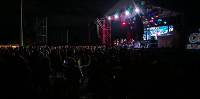 En la penúltima novena navideña organizada por nuestra Alcaldía Local, vivimos una noche mágica llena de música, talento y comunidad. El evento, realizado en el Parque Metropolitano San Cristóbal con el apoyo de Olímpica Stereo, contó con un recorrido especial desde el 20 de Julio hasta este emblemático espacio de la localidad.  El concierto estuvo lleno de talento local y nacional, destacando la participación de artistas como Adriana Bottina, Banda Parranda y Rafael Santos Díaz. Un momento especial de la n