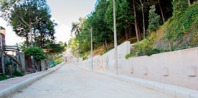 Obra de vía de acceso principal al sector Guacamayas en San Cristóbal