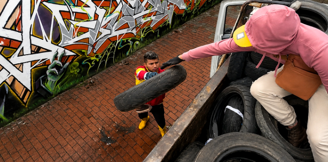 La Llantatón llegó a los puntos críticos de San Cristóbal: 193 llantas fueron retiradas de las calles para recuperar espacios, proteger el ambiente y construir una localidad más limpia y saludable.