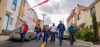 Alcalde acompañado de la comunidad en la entrega de la calle intervenida